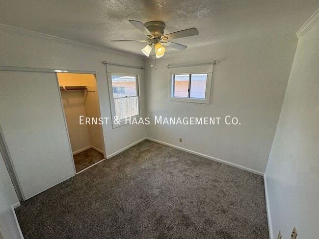 Building Photo - 926 Newport Ave