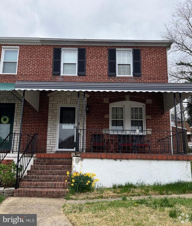 Building Photo - 3 Bedroom Rehab