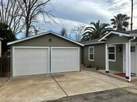 Building Photo - Fully Renovated - 1 Bed 1 Bath