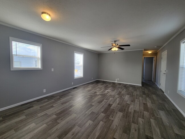 Building Photo - 15864 Marentette Dr