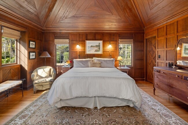 Building Photo - 867 Sand Point Rd