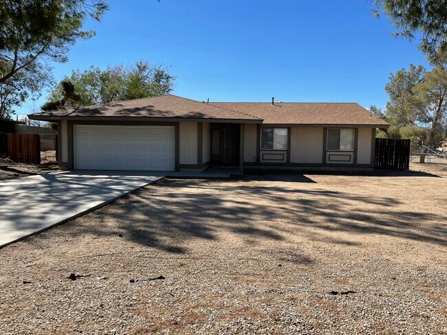 Building Photo - Hesperia-Refurbished- 3 Bedrooms, 2 Bathrooms + Den or Office, Large Property