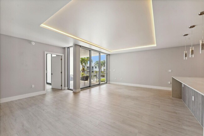 Building Photo - 111 SE 1st Ave