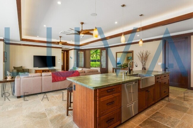 Building Photo - 4 bedroom 3.5 bathroom home with pool