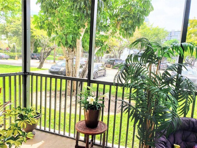 Building Photo - 3101 N Country Club Dr