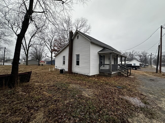 Building Photo - 111 Elm St