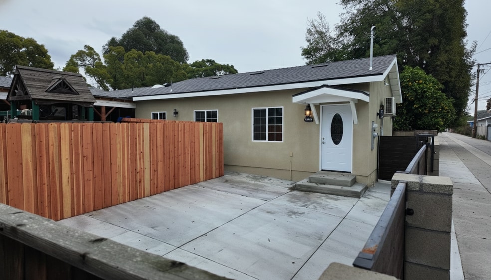 Building Photo - 14962 Lambert Rd