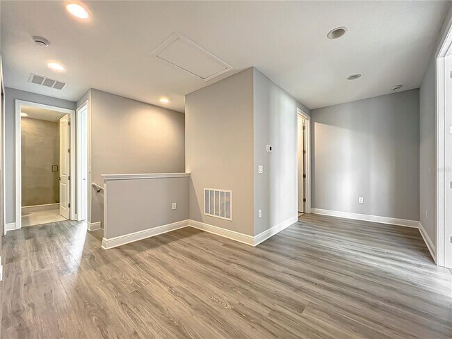 Building Photo - 13181 McMillan Dr