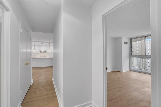 Building Photo - 1055 River Rd