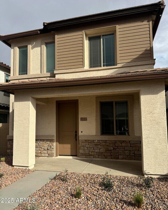 Building Photo - 1223 W Sparrow Dr