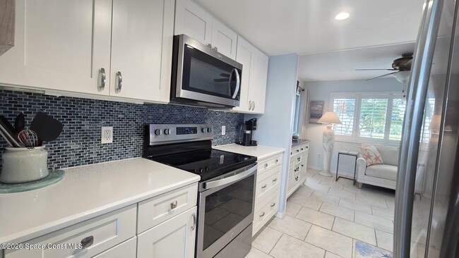 Building Photo - 608 Beach Park Ln