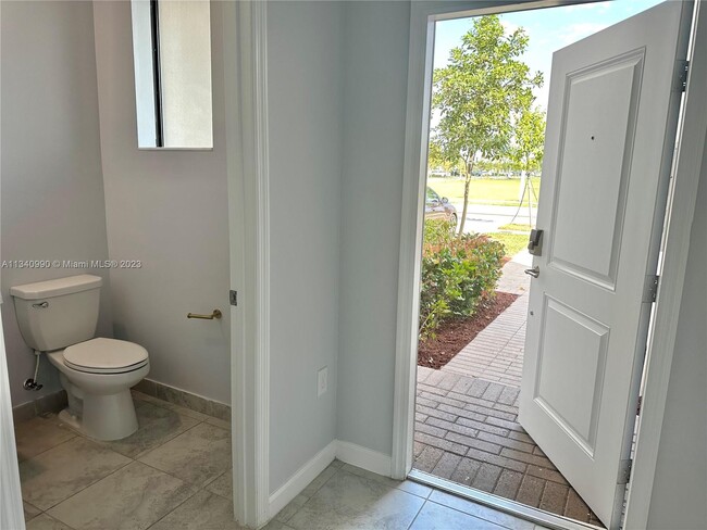 Building Photo - 246 NE 208th Ter