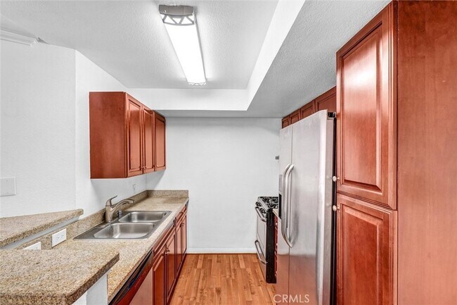 Building Photo - 5535 Canoga Ave