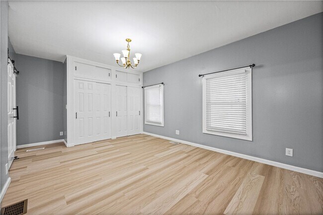 Building Photo - 325 1st St