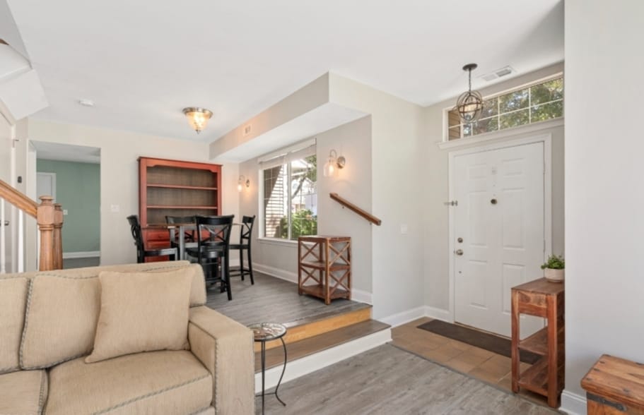 Building Photo - 11 Bentley Ct