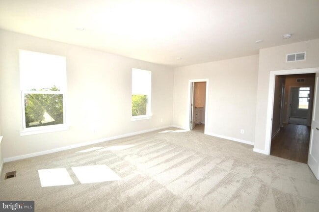 Building Photo - 43795 Middleway Ter