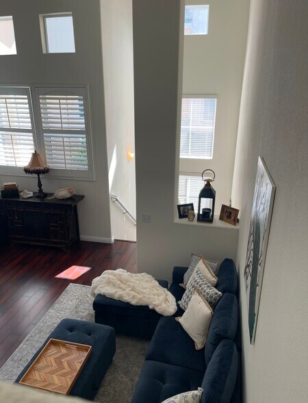 Beautiful daytime, lighting, saves cost of electricity - 8787 Tribeca Cir