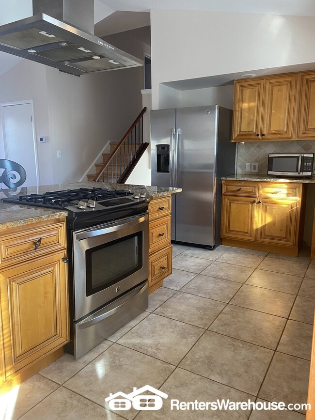 Building Photo - 750 Hyde Park Dr