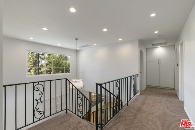 Building Photo - 3062 Arrowhead Dr