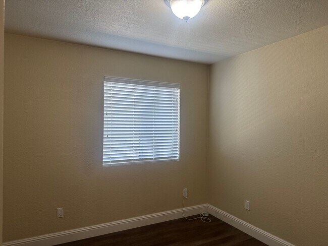 Building Photo - 961 Celestine Cir