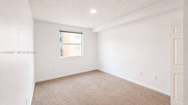 Building Photo - 17150 N Bay Rd