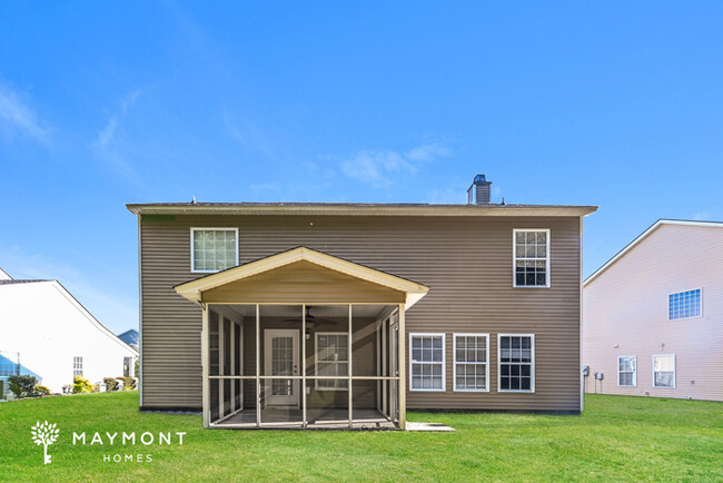 Building Photo - Stunning 5 Bedroom with Screened Back Porch!