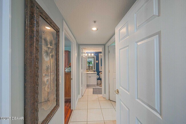 Building Photo - 4650 Links Village Dr