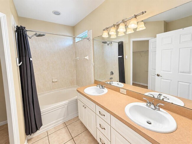 Building Photo - 6509 Bridgecrest Dr