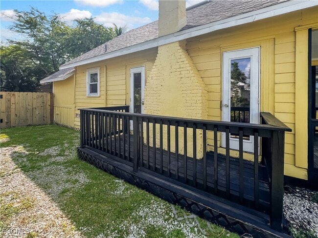 Building Photo - 2342 Stella St