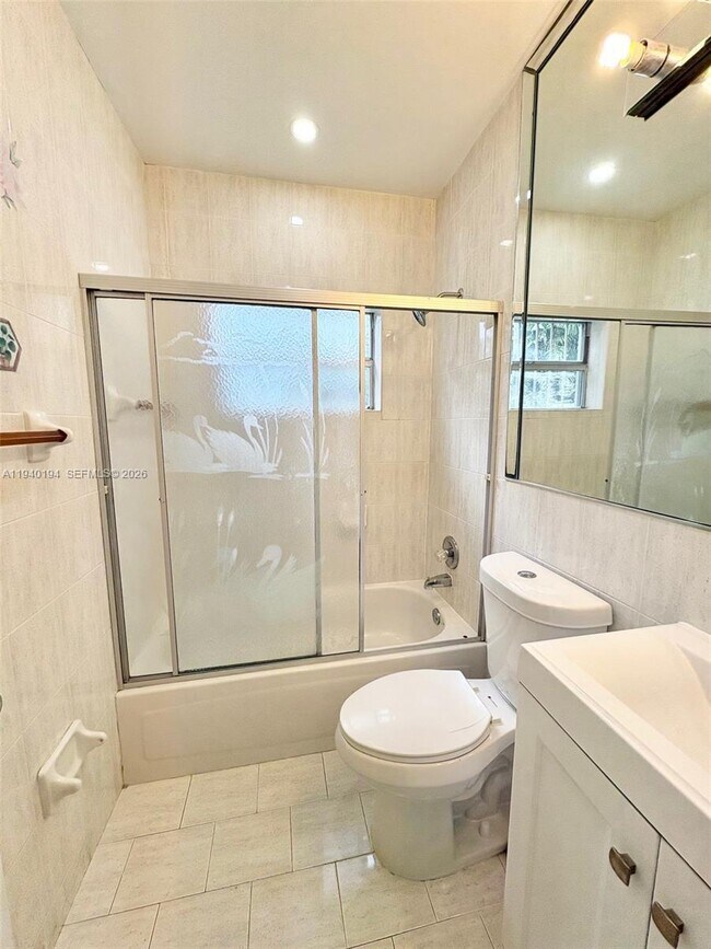 Building Photo - 1332 NE 177th St