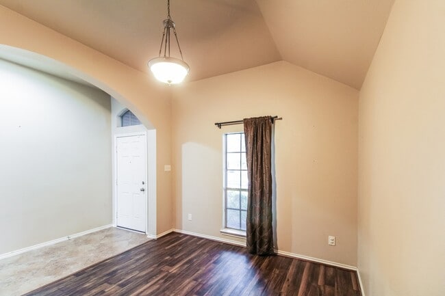 Building Photo - 867 Sierra Brook Ln