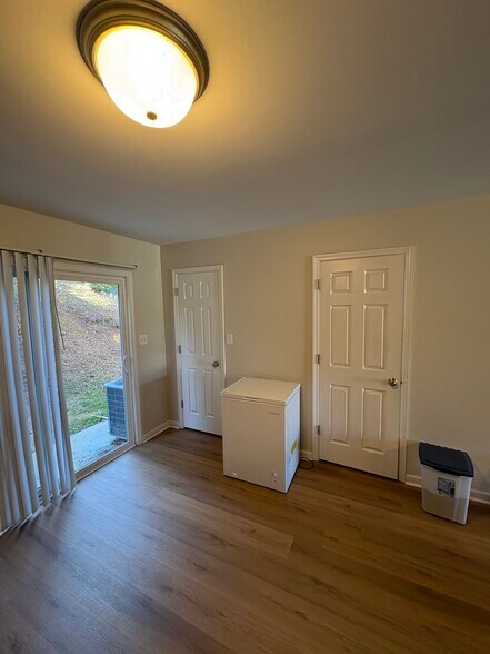 Building Photo - 1810 Broadway St