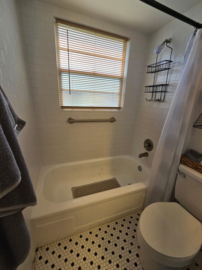Building Photo - 477 Tilford V