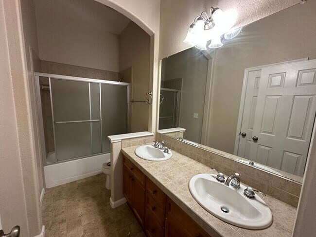 Building Photo - 1631 Caliterra Way