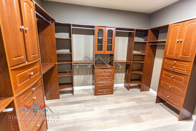 Building Photo - 14616 W Windward Ave