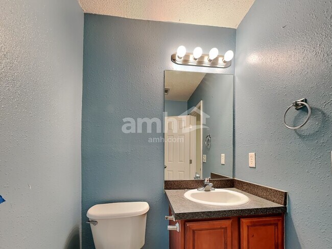 Building Photo - 25 Willow Lakes Dr