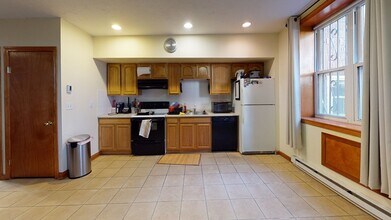 Building Photo - 97 Hudson St