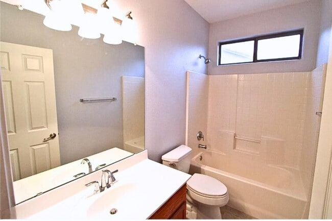 Building Photo - 6261 S Mesa Vista Dr