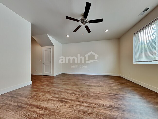 Building Photo - 1427 92nd Way SE