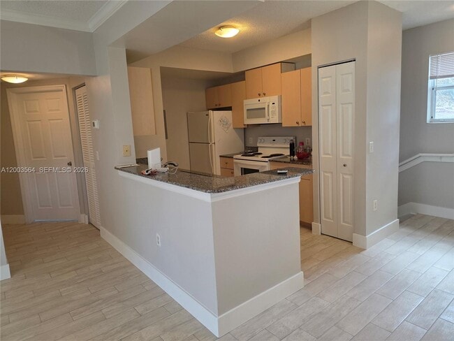 Building Photo - 2492 Centergate Dr