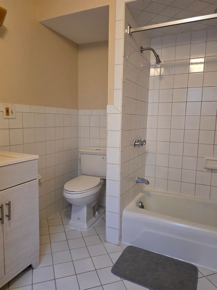 Building Photo - 229 Griffith St