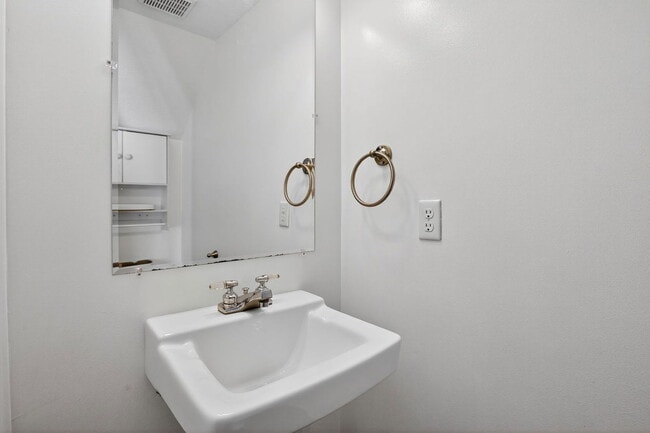 Building Photo - 45249 Woodstown Way