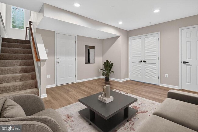 Building Photo - 7047 Water Oak Rd