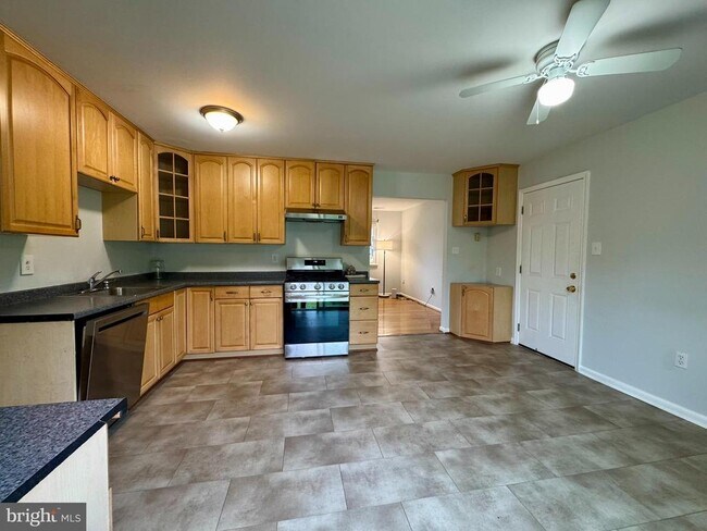 Building Photo - 13203 Hampshire Ct