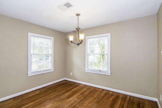 Building Photo - 411 Woodard St