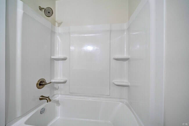 Building Photo - Freshly Renovated 2 Bed apartment in Lynn ...