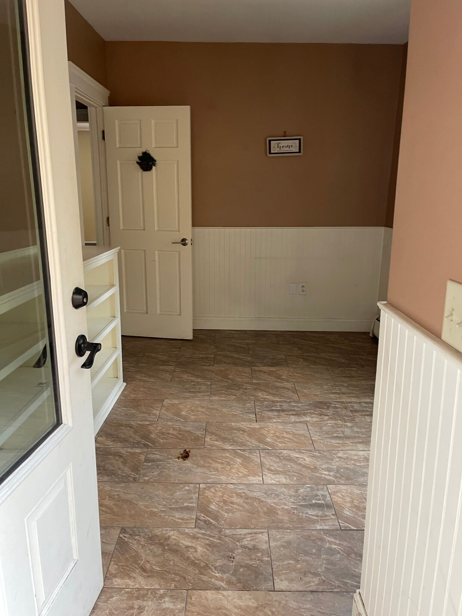 Building Photo - 378 W Main St