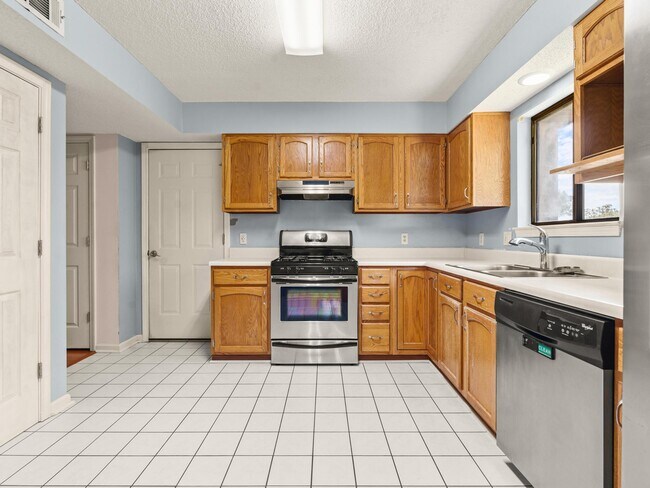 Building Photo - 339 Evergreen Ave