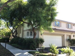 Building Photo - Sunlit Sanctuary: Desirable Lynn Meadows T...