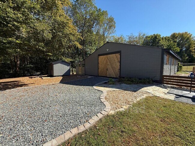 Building Photo - 7472 Middlestream Rd